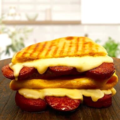 Yumurtalı Sucuklu (Tost Sultanı)