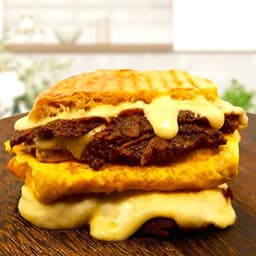 Yumurtalı Kavurmalı (Saray Tostu)